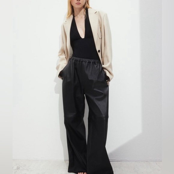 HM V-NECK BODYSUIT - Picture 5 of 5